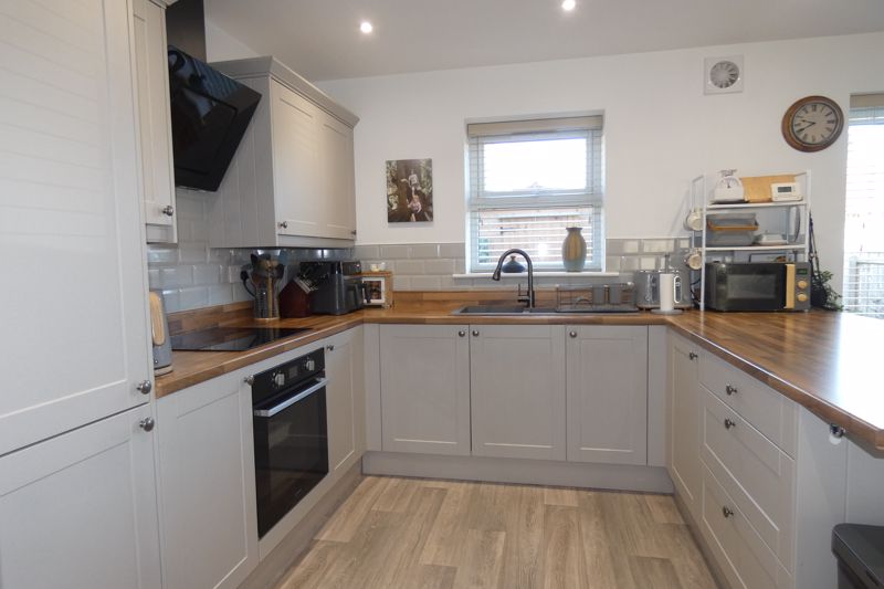 Kitchen/Breakfast- click for photo gallery